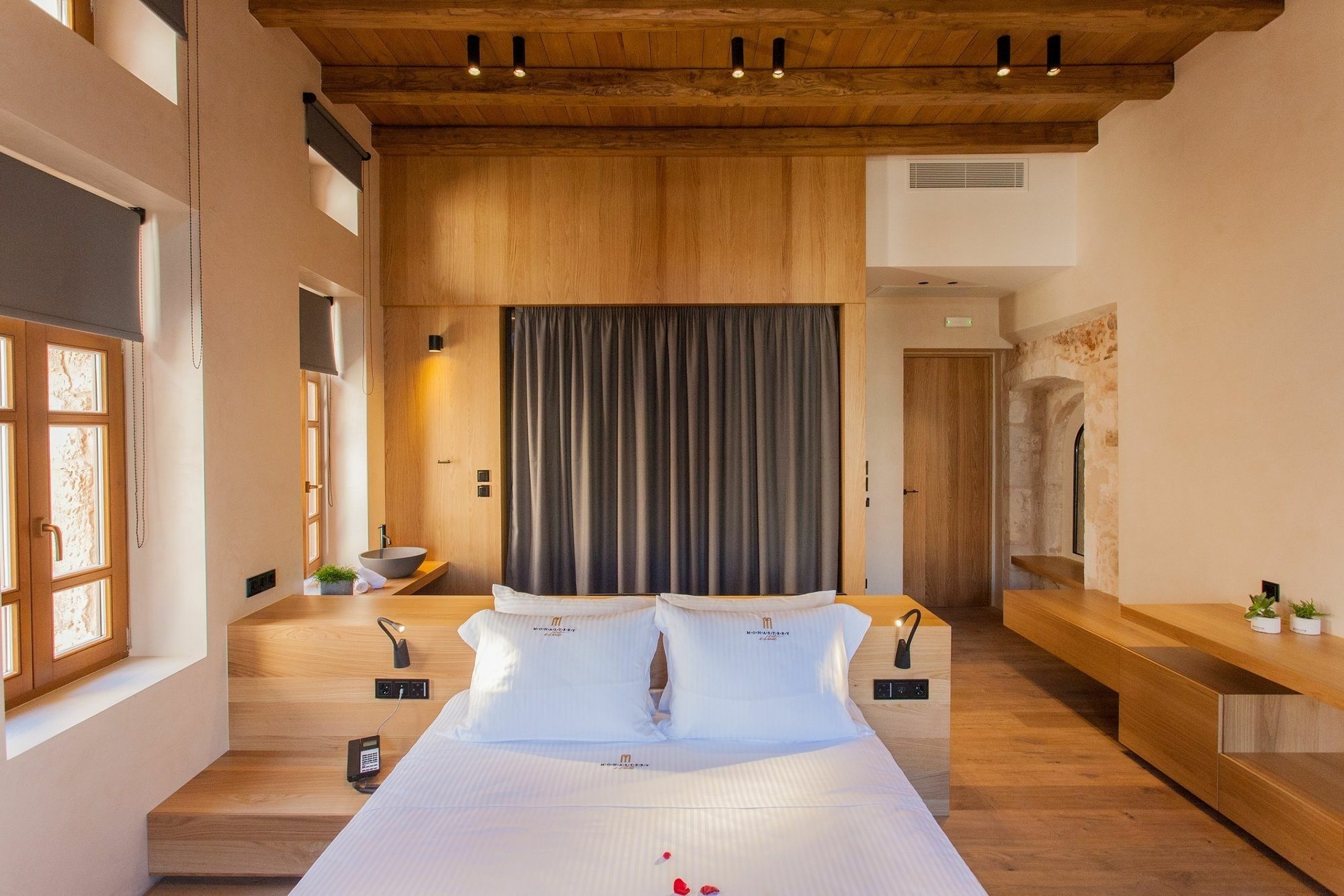 Monastery Estate Venetian Harbor Hotel Ханя Екстериор снимка